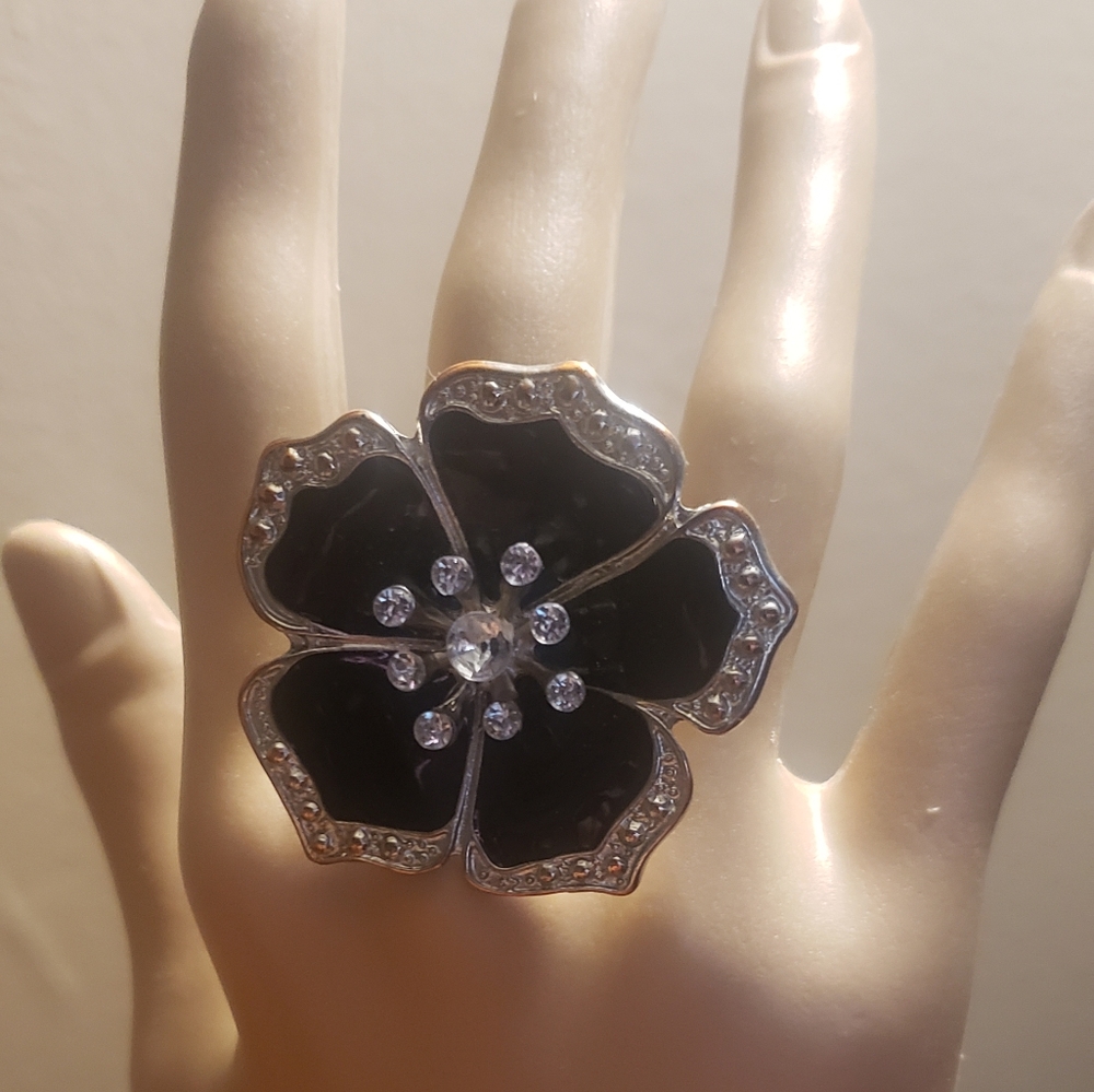 Flower Ring - Picture 4 of 4